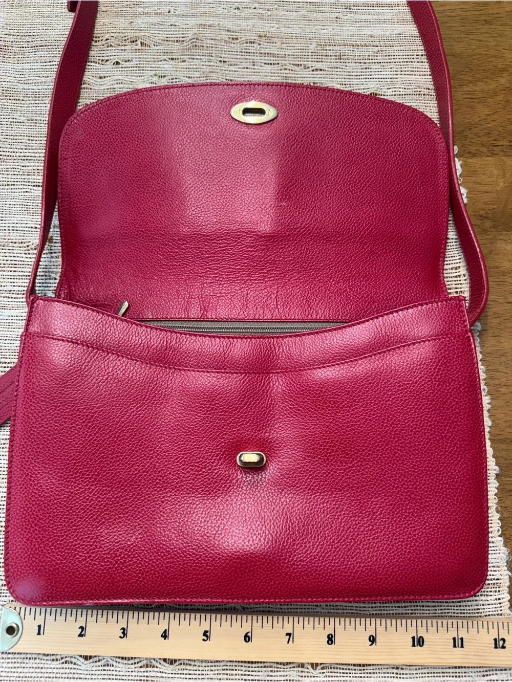 Vintage Coach Made in Italy Red Pebbled Leather Turn Lock Shoulder Bag - Picture 8 of 16